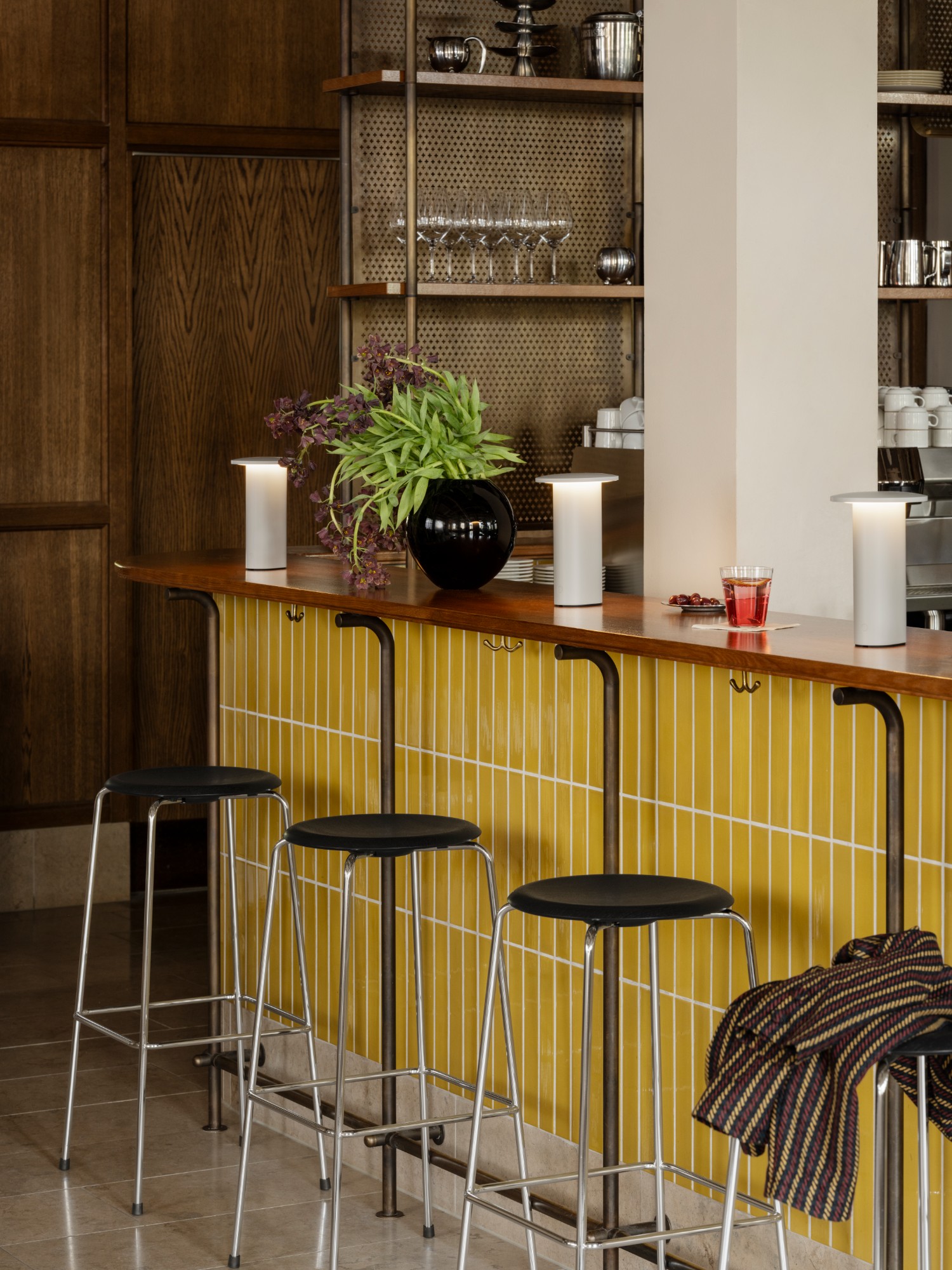 High Dot™ barstole med Solae lampe