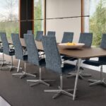 Oneline™ pendler over konferencebord