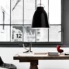 Caravaggio™ P3 pendel i sort over spisebord