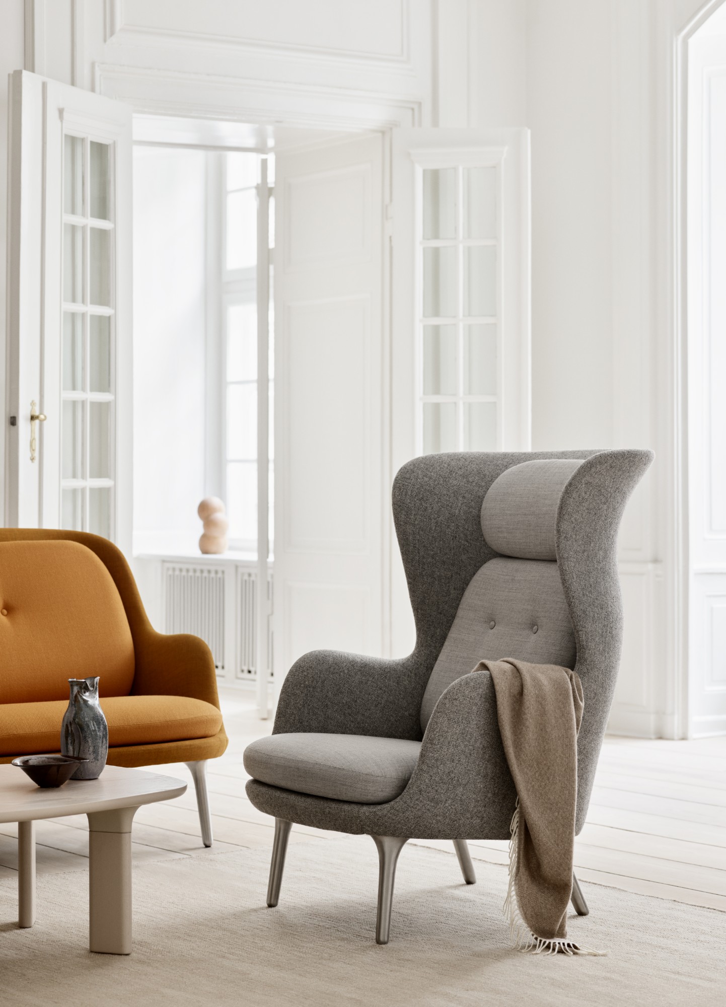 Ro™ loungestol og Fri™ Sofa i lounge
