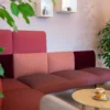 Senso modulsofa sammensat i flere røde og rosa nuancer